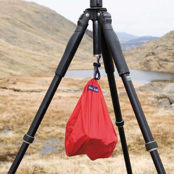 Using_a_tripod_DSLR_tips_DCM111.supp_handheld.hang_.jpg
