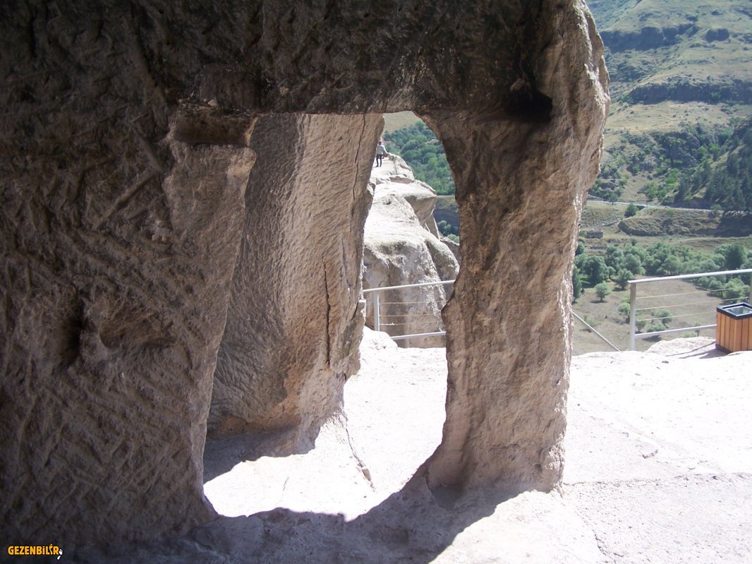 VARDZIA MAGARA SEHIR 4.JPG