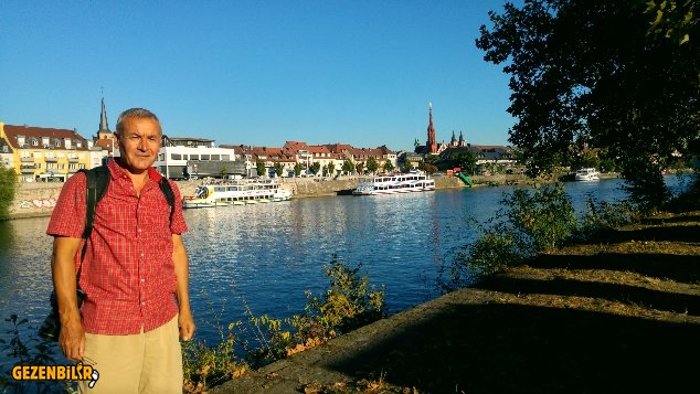 Würzburg Main nehri kıyısındaki park yeri..jpg