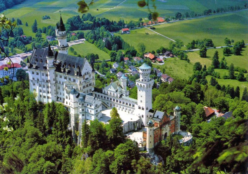 Y 00175 The Neuschwanstein castle near the border with Austria, south of Munich 1.jpg