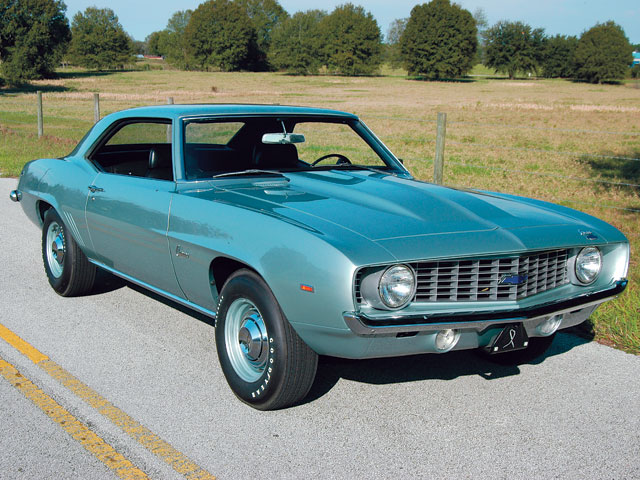 sucs_0707_01_z+1969_chevrolet_camaro_ZL1+front.jpg