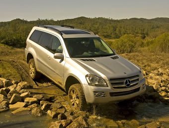 03InsideLinesFirstDriverMercedesGL450.jpg
