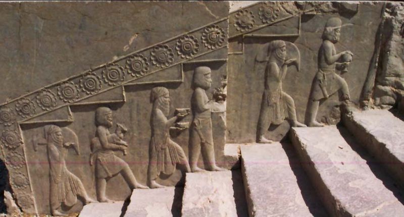 Persepolis_gifts.jpg