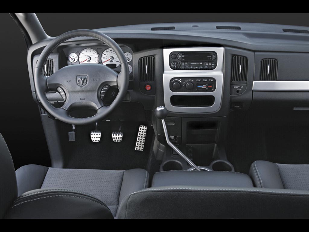 2004_Dodge_RAMSRT105.jpg