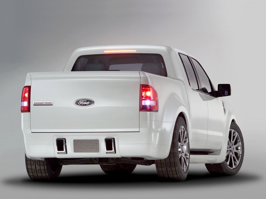 2005_Ford_ExplorerSportTracConcept2.jpg