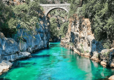 Mavi Yeşil Çadır Kamp Alanı